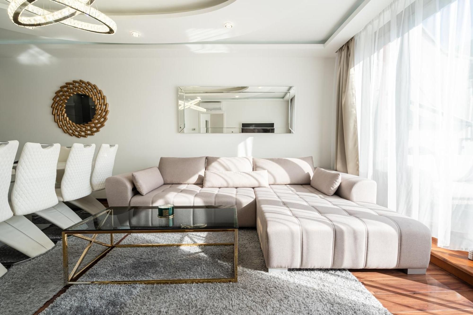 Apartment Kiraly 44 Luxury With Free Parking